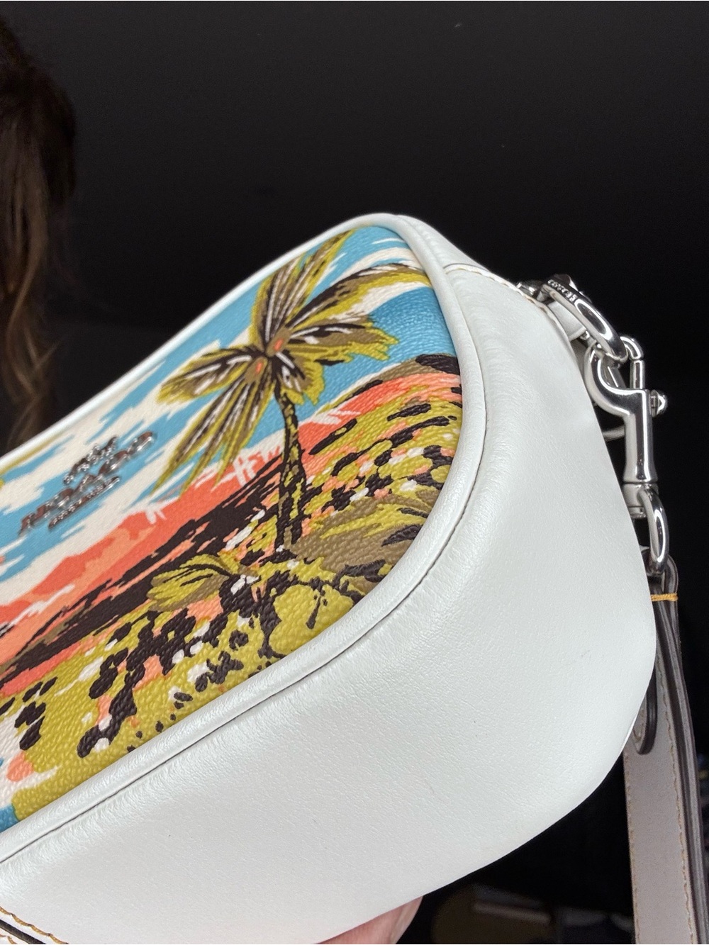 Coach Hawaii print crossbody Like NEW - Picture 12 of 15